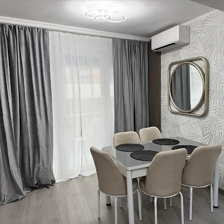 Luxury Flat-downtown